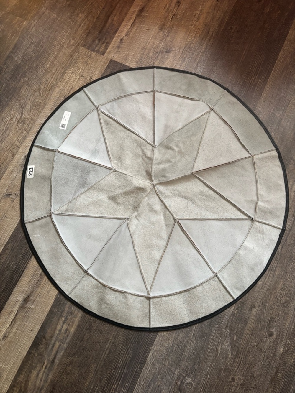 New 40” Real Cowhide Star Rug - Picture 4 of 4
